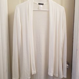 Lightweight pullover